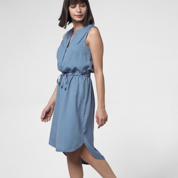 Vero Moda Dresses & Skirts - Vero Moda Blue Fit & Flare Sleeveless Tie Waist Midi Dress Office Career M